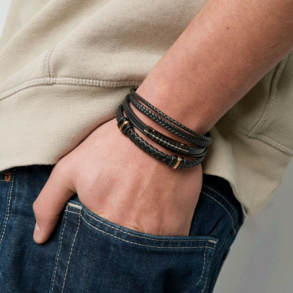 Afbeeldingen van Mannenarmband gevlochten met goude/zwarte ringen - donkerbruin