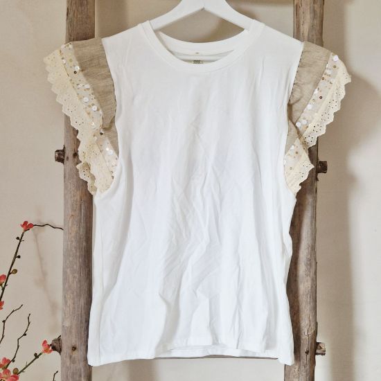 Afbeeldingen van T-shirt wit met detailmouwtje 