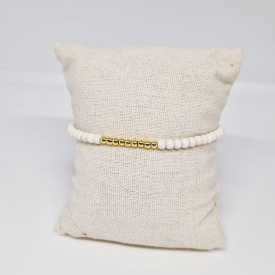 Afbeeldingen van Armbandje- houten kralen wit met goud