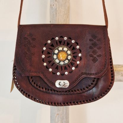 Afbeeldingen van Boho Tas leer cognac met gekleurde steen 