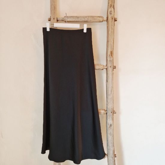 Afbeeldingen van Maxi rok Satijn zwart