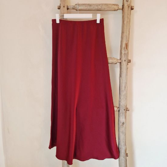 Afbeeldingen van Maxi rok Satijn rood